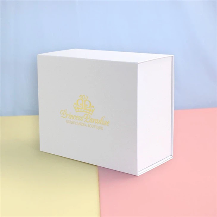 White Box With Magnetic Closure